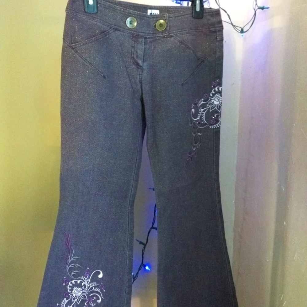 Unique Purple embroidered bell bottom jeans, Moore studio brand,size 5/6 women's